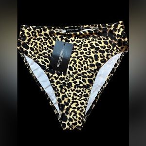 NWT‎ PrettyLittleThing